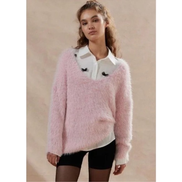 NEW Urban Outfitters Priscilla Pink Fuzzy V Beck pullover sweater women size S - Picture 2 of 9
